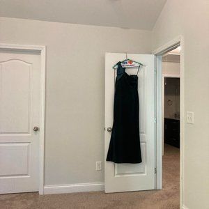 Eliza J Size 8 One-Shoulder Luxurious Velvet Gown